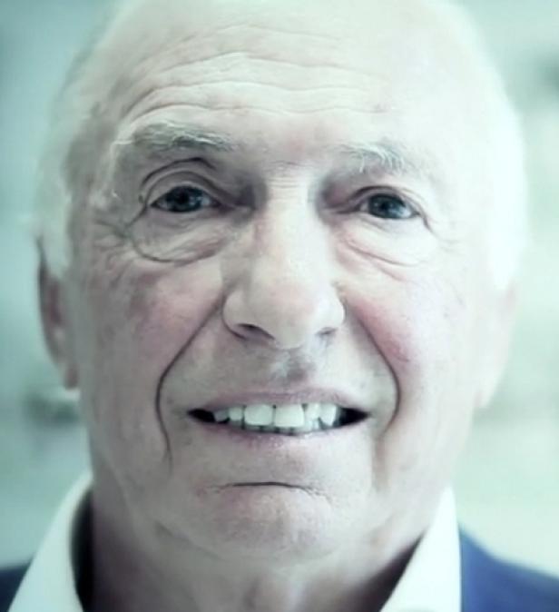 Camail Francis